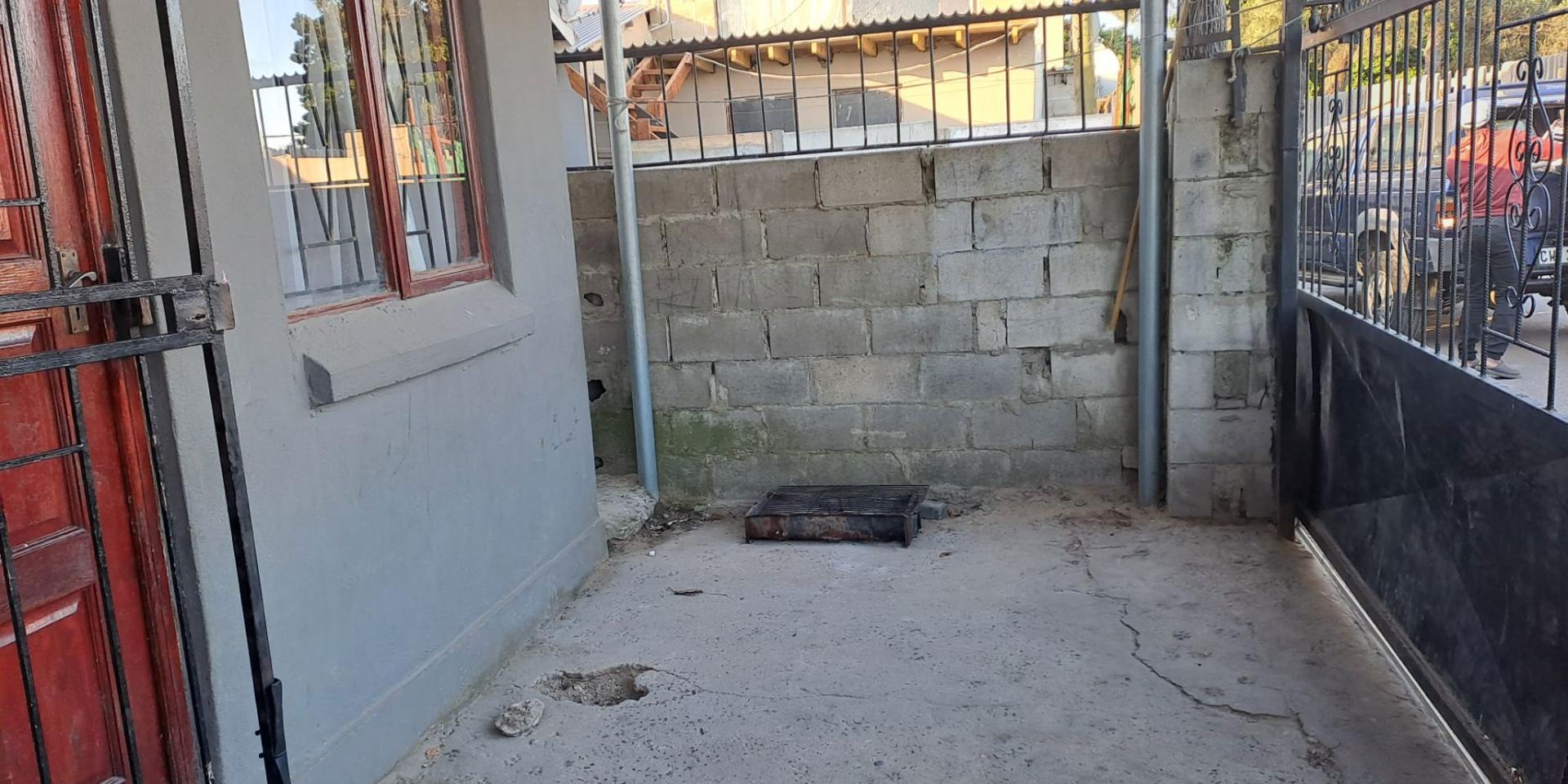 Image 2 of 6
