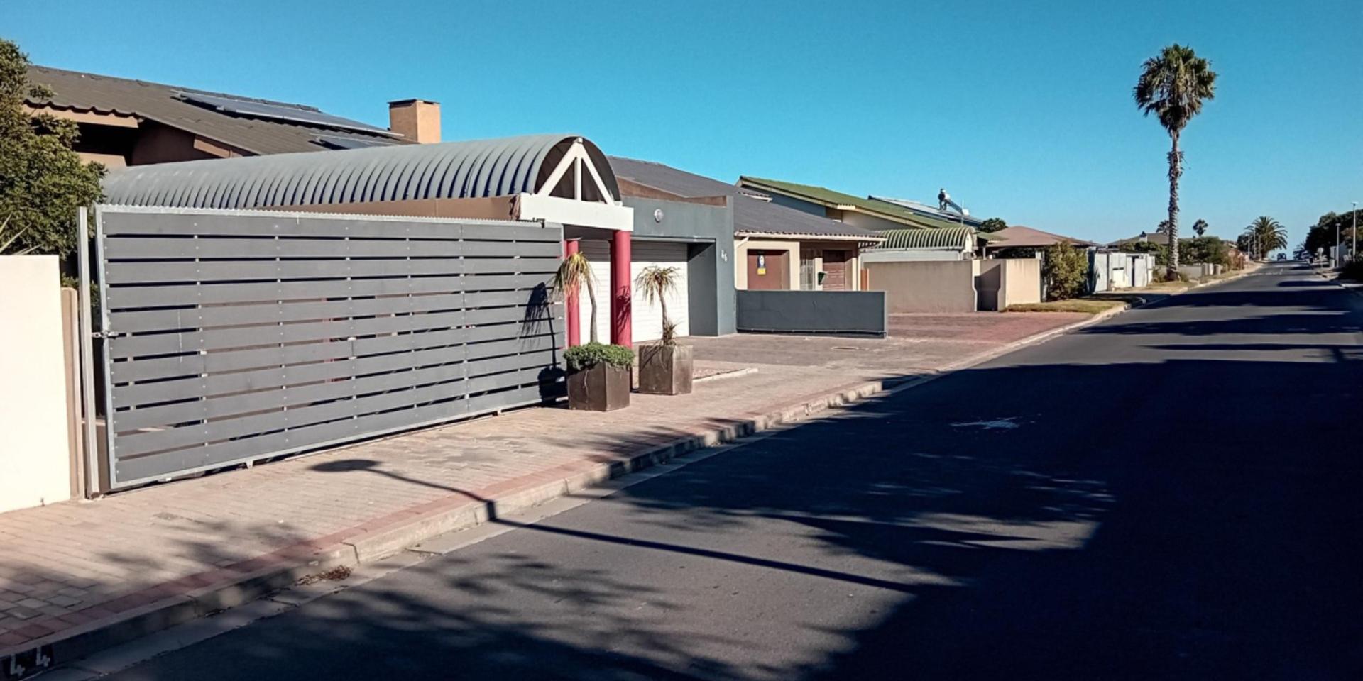 Image 2 of 6