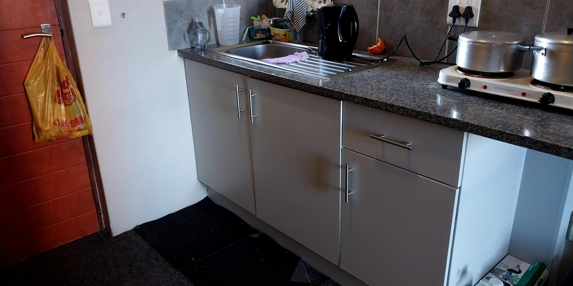 Image 4 of 6