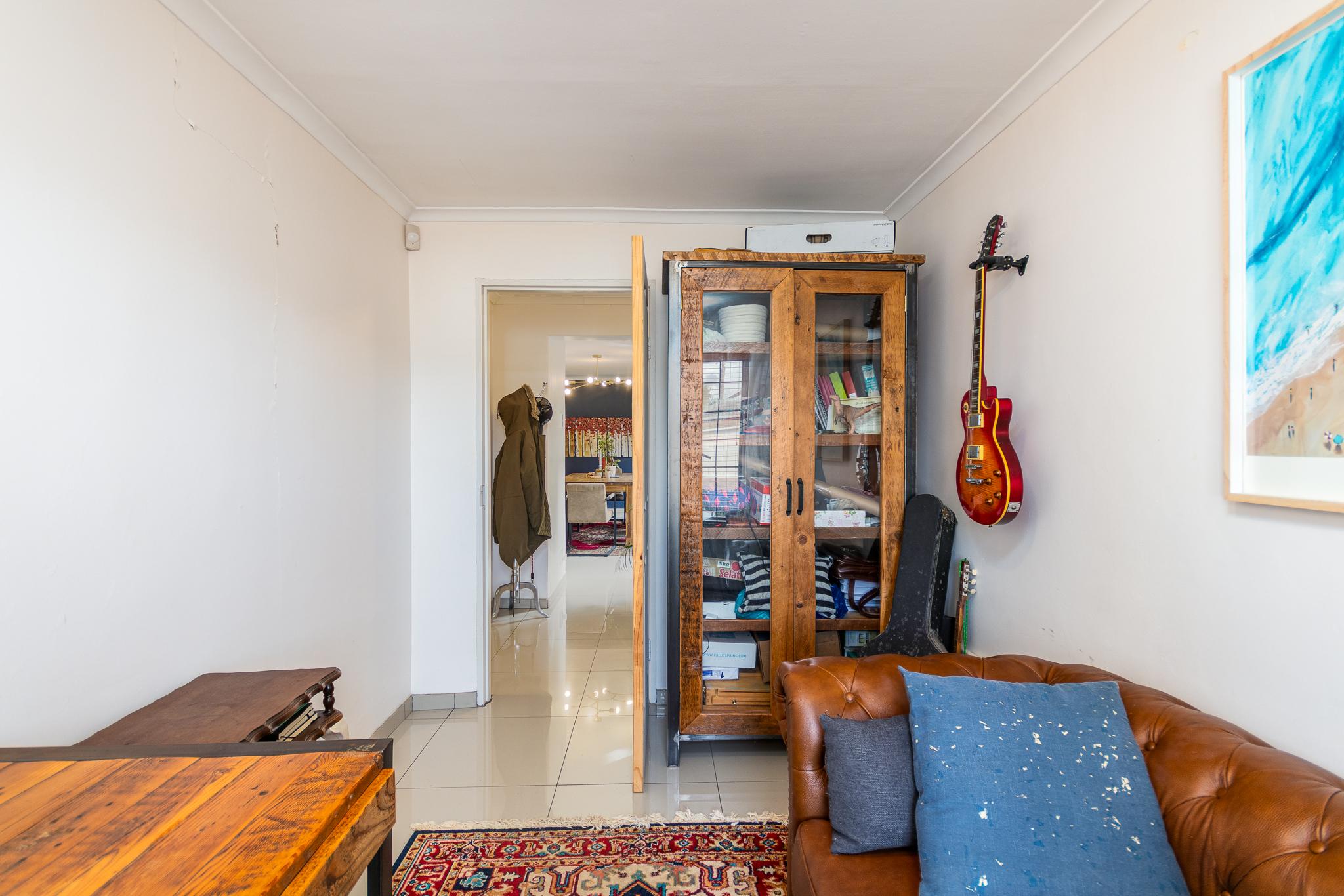 Image 4 of 6