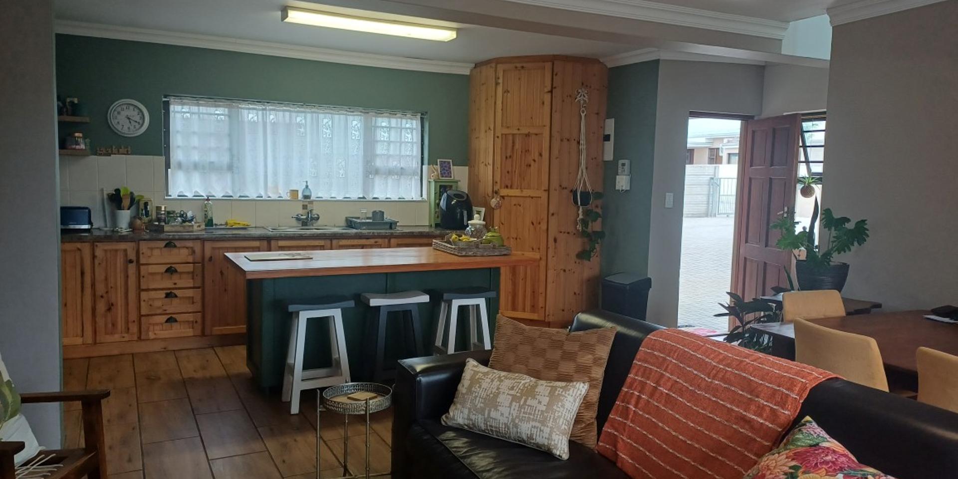 Image 5 of 6