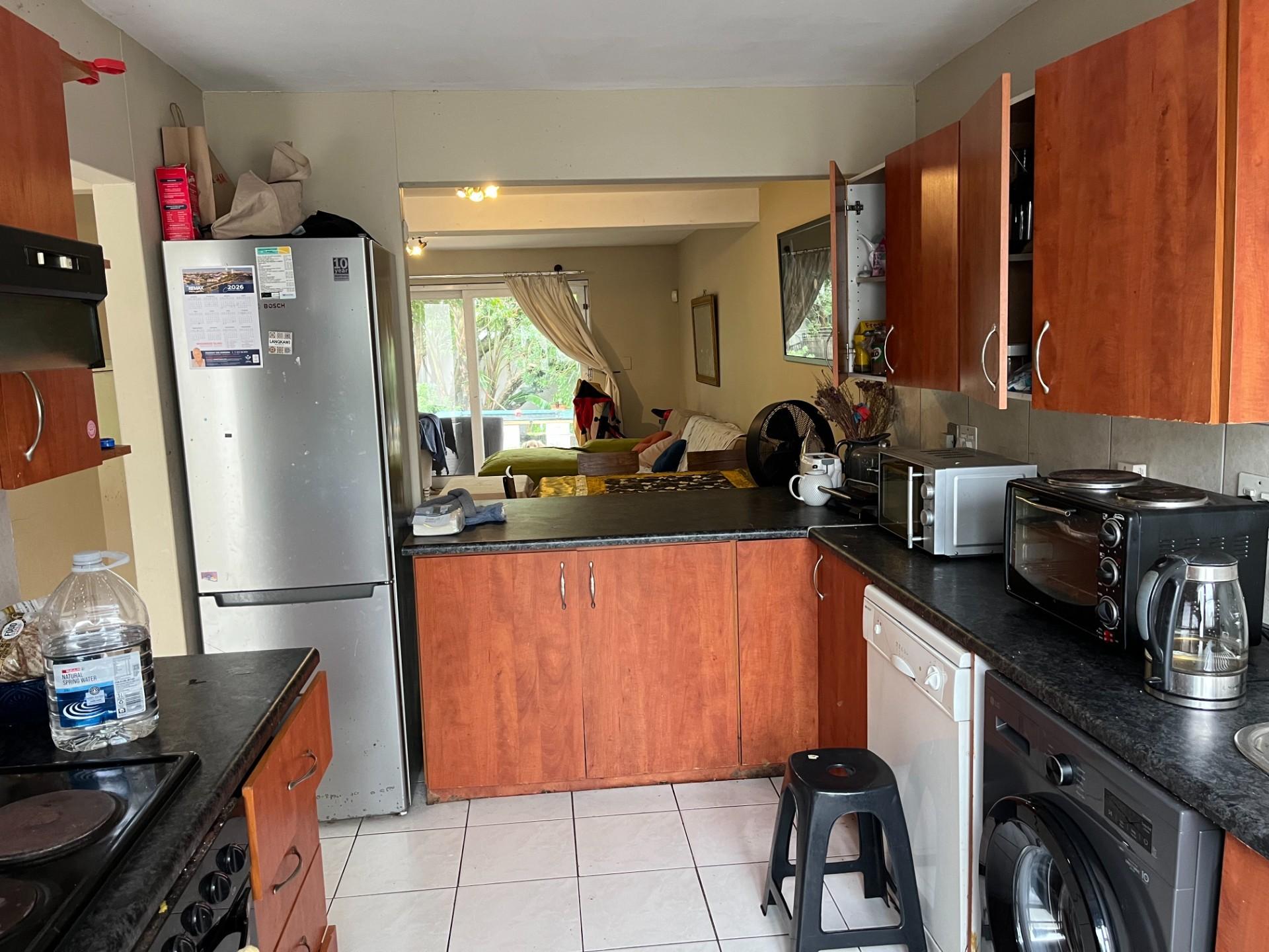 Image 4 of 6