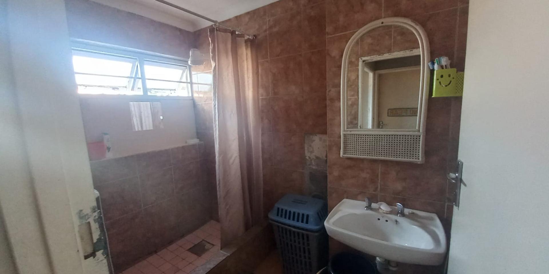 Image 3 of 6