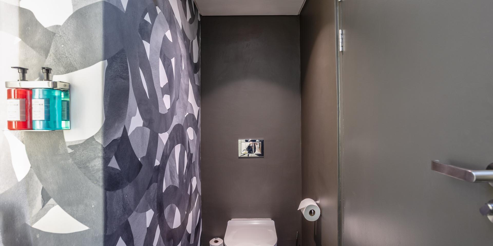 Image 4 of 6
