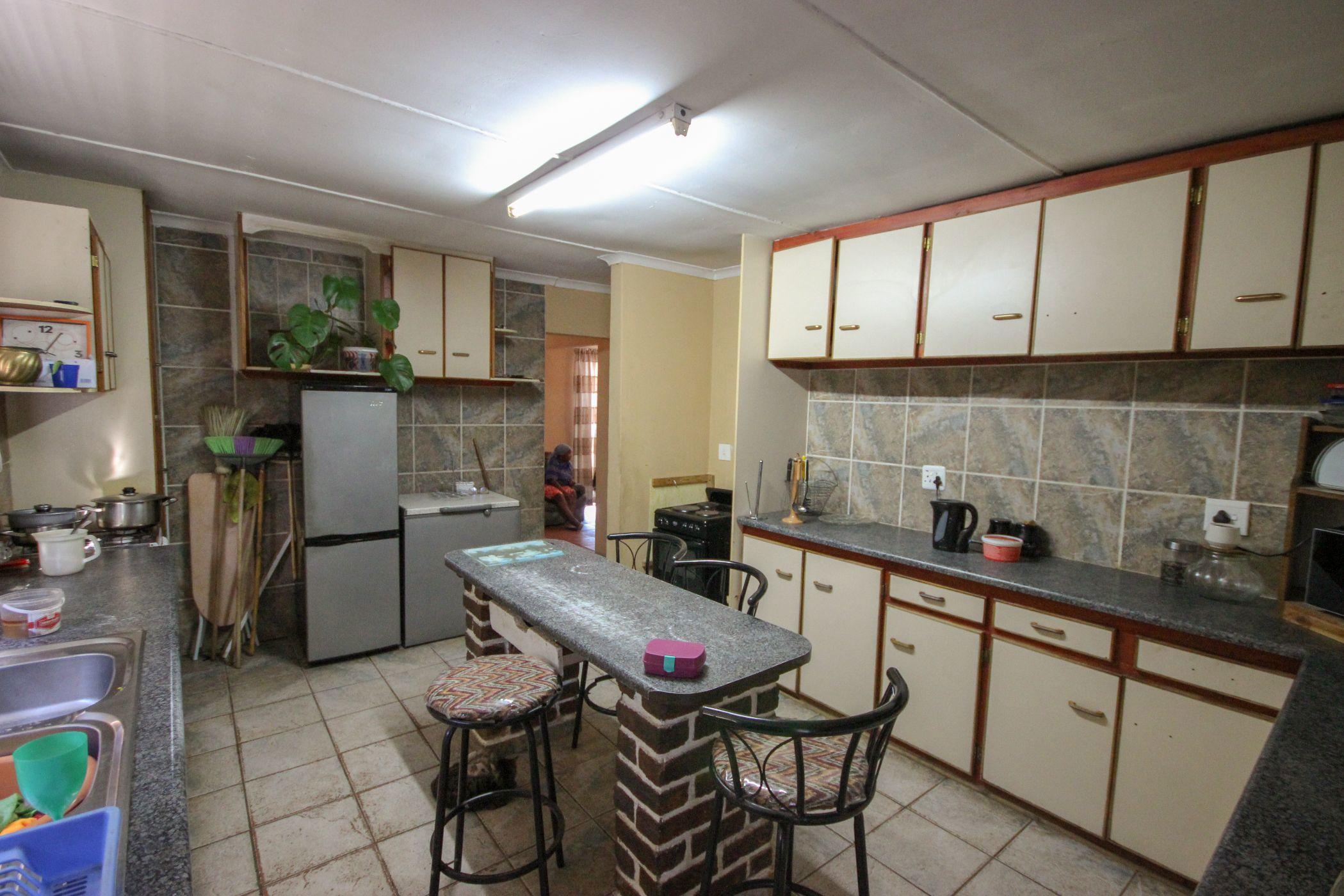 Image 3 of 6