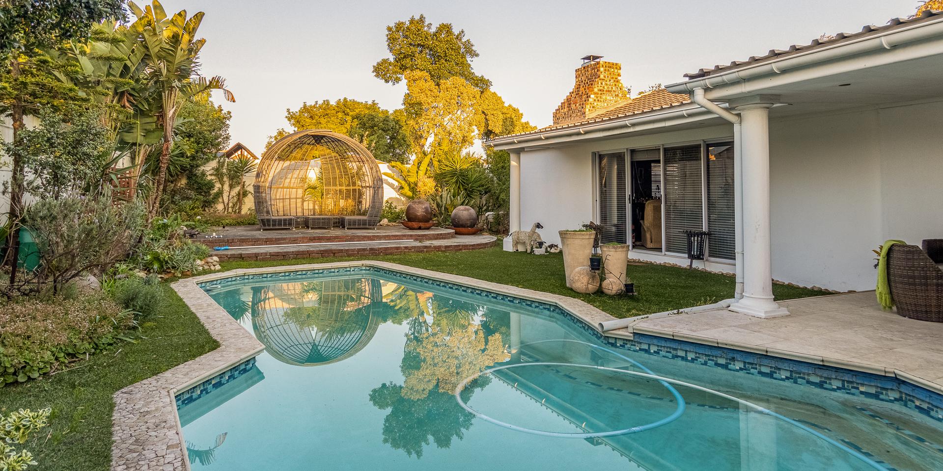 Image 2 of 6