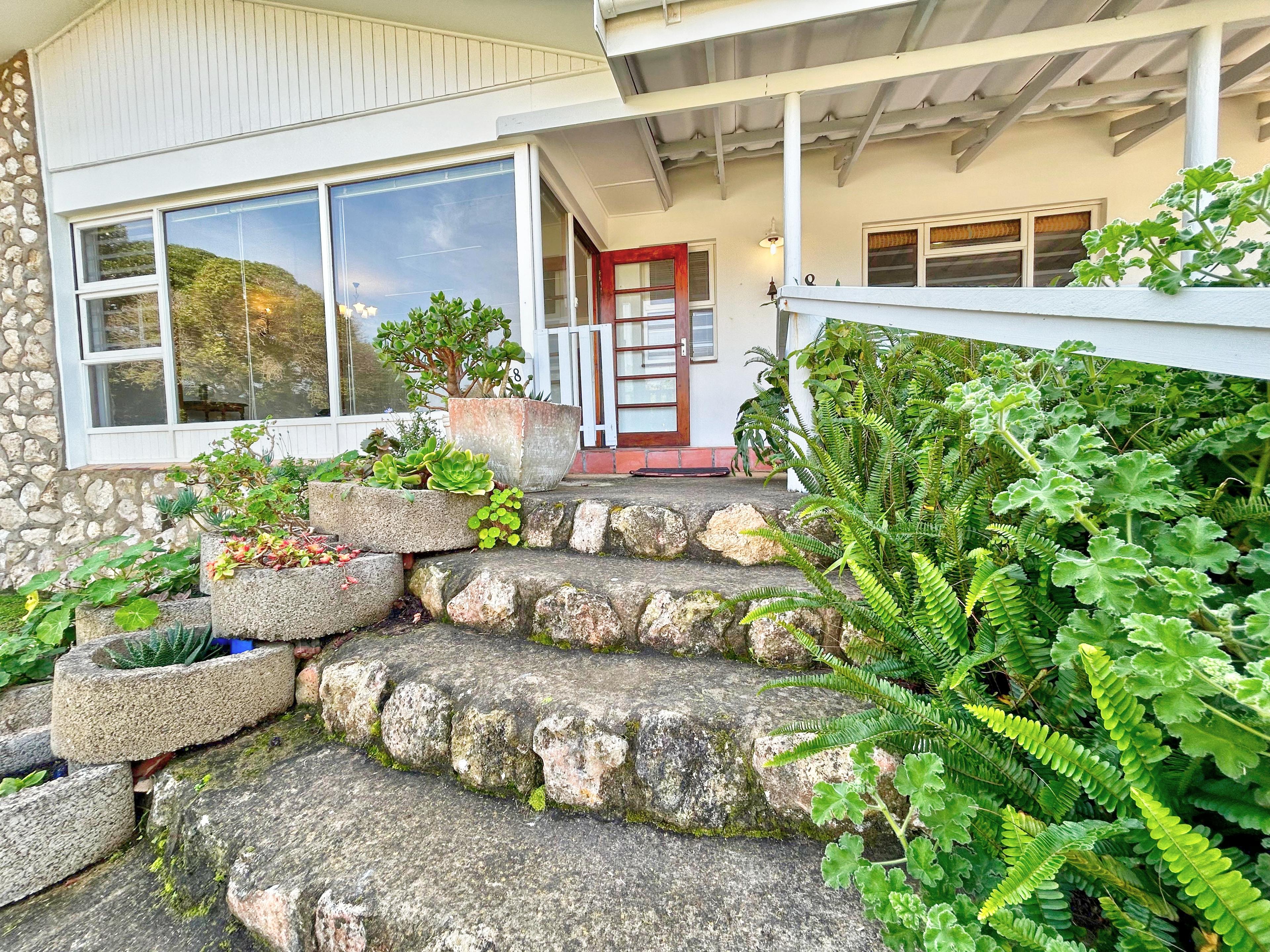 Image 2 of 6