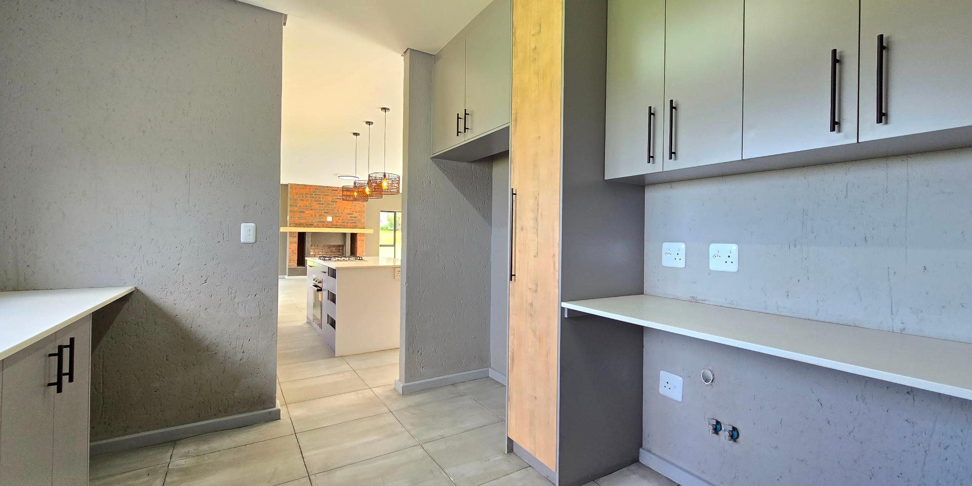 Image 4 of 6