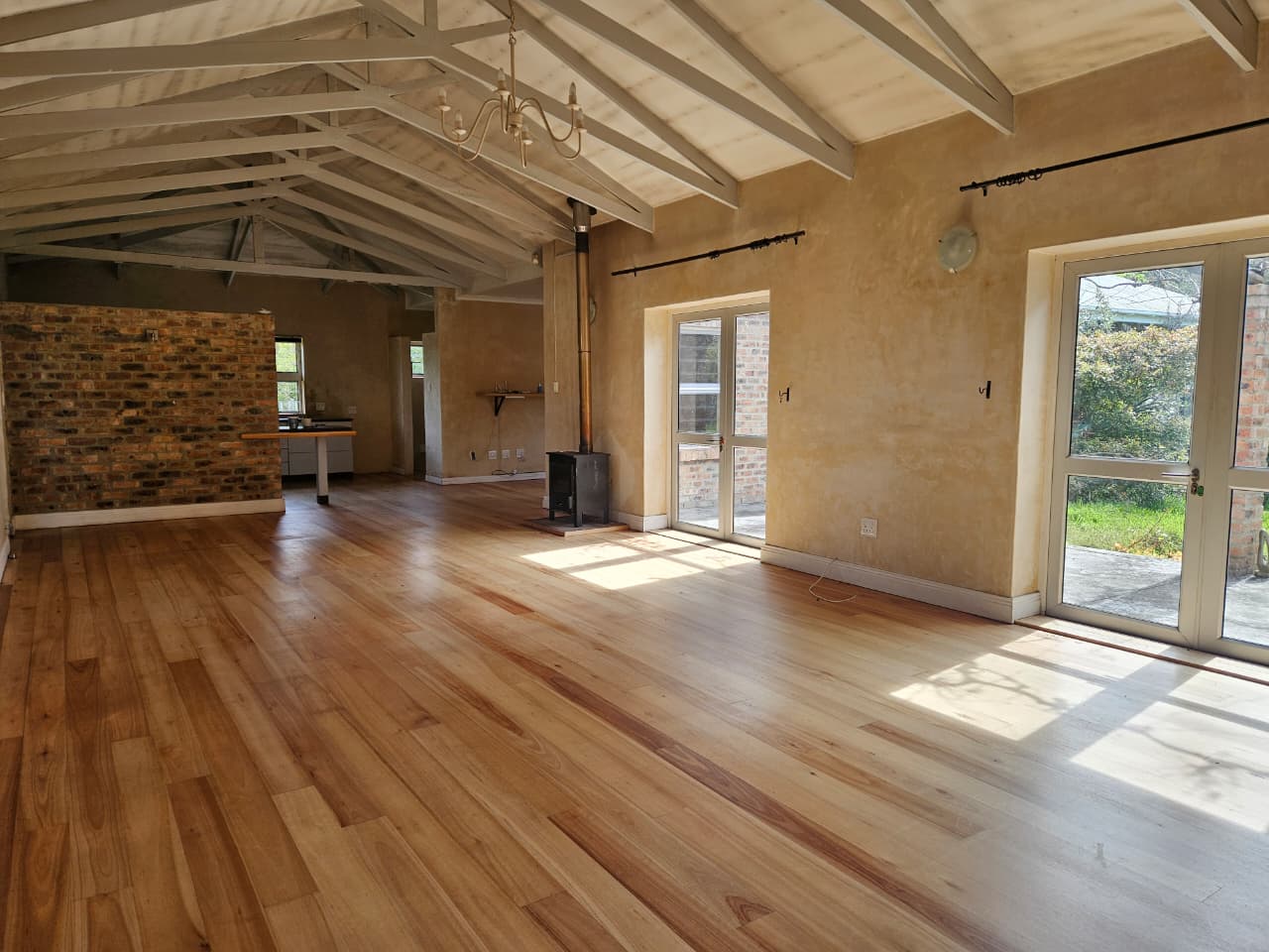 Image 4 of 6