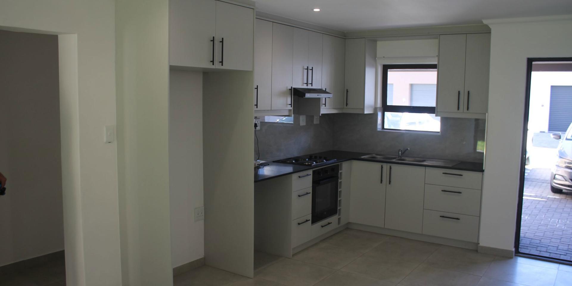 Image 4 of 6