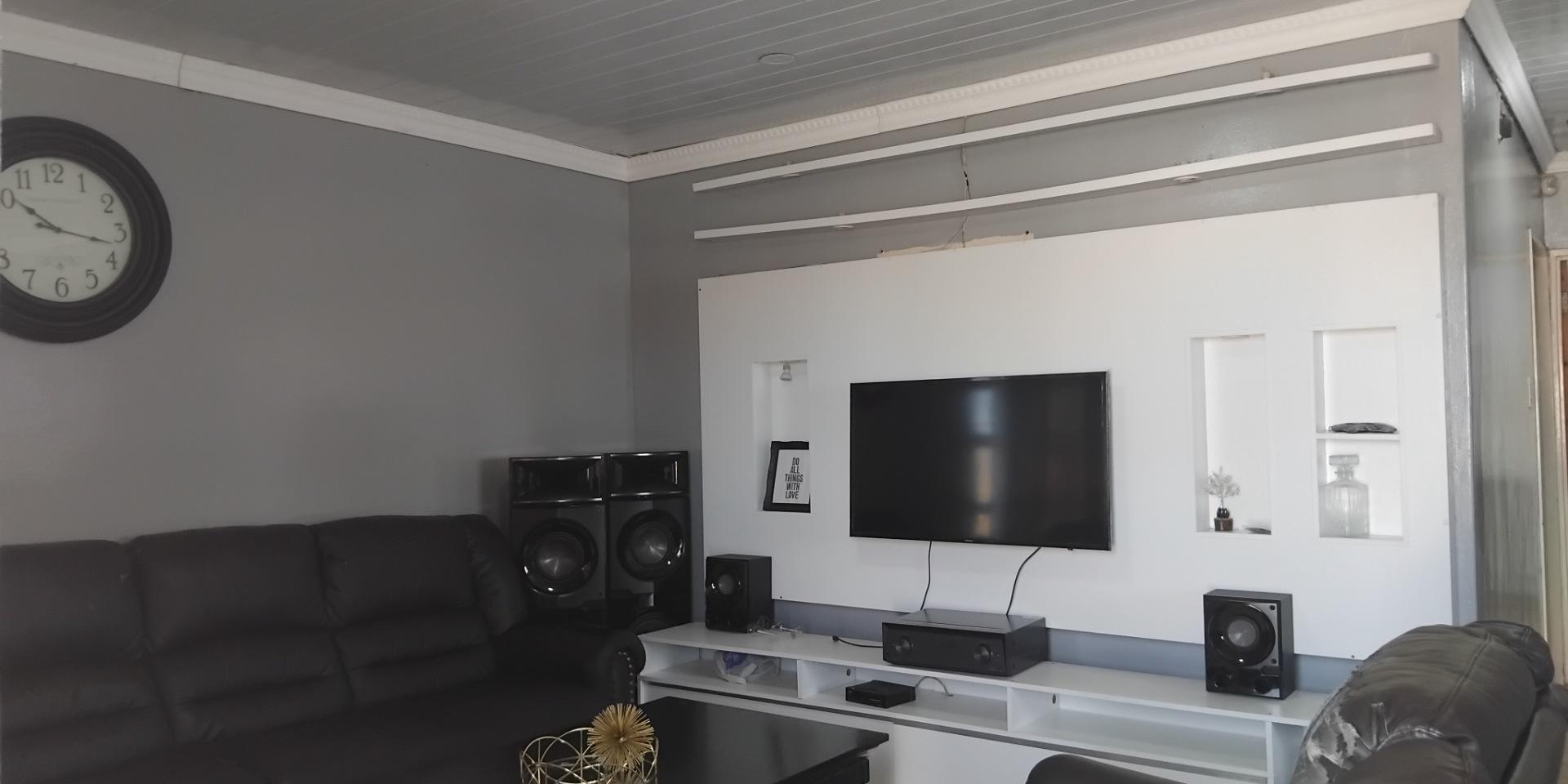Image 3 of 6