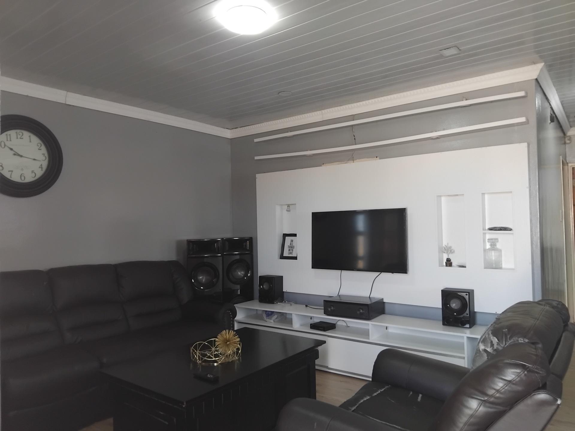 Image 3 of 6