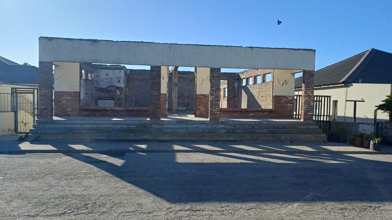 Image 5 of 6