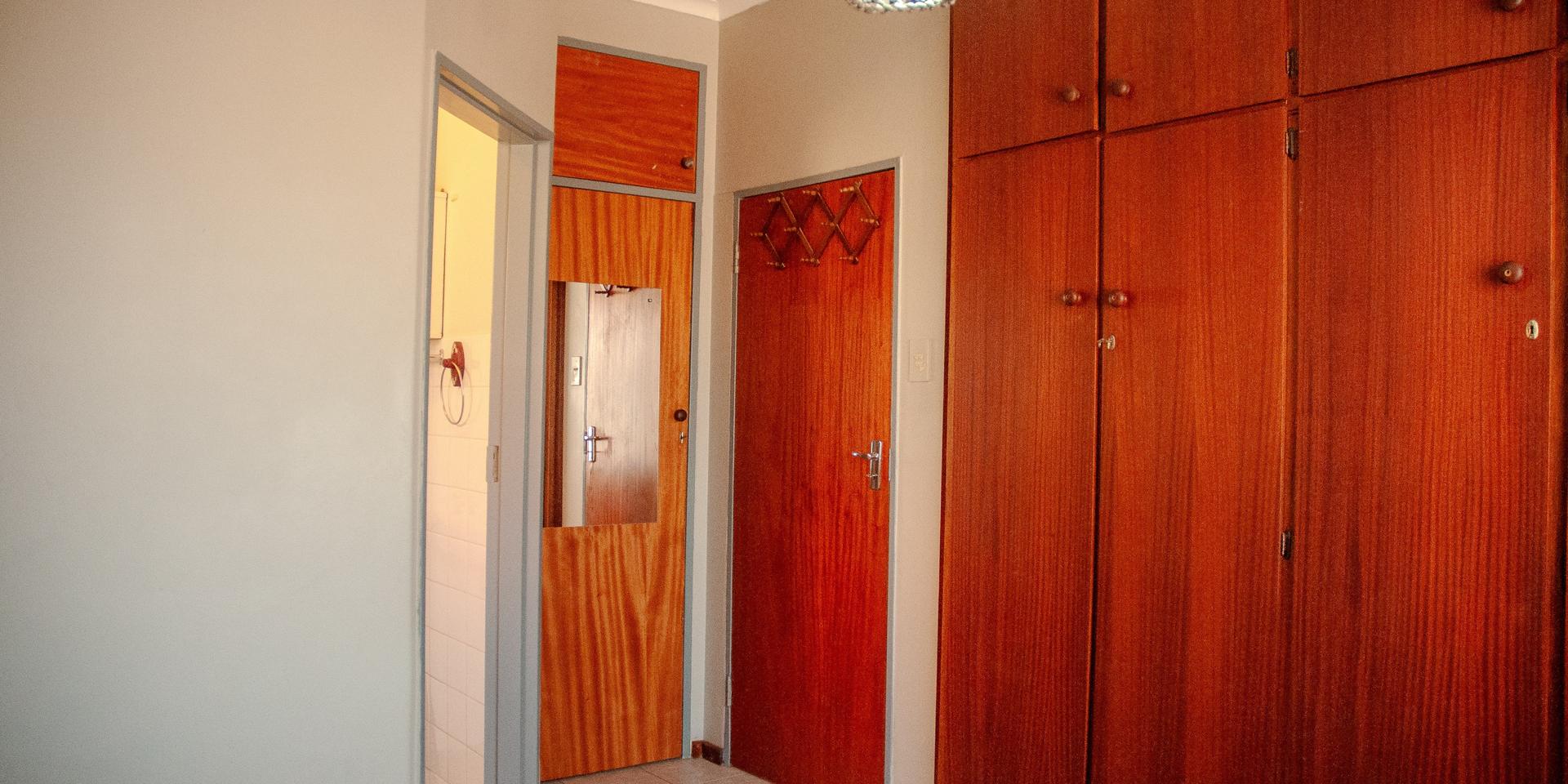 Image 4 of 6