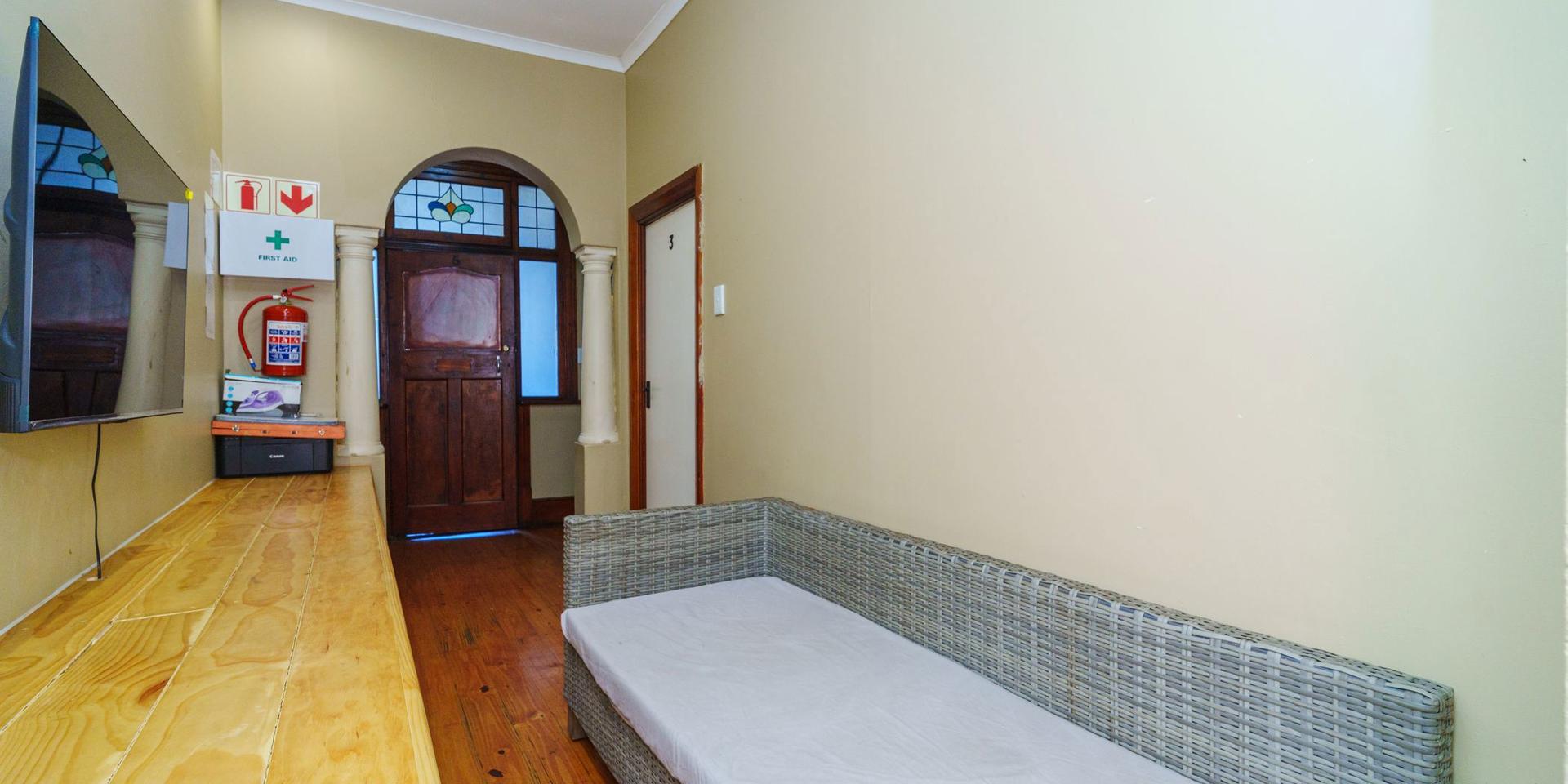 Image 4 of 6
