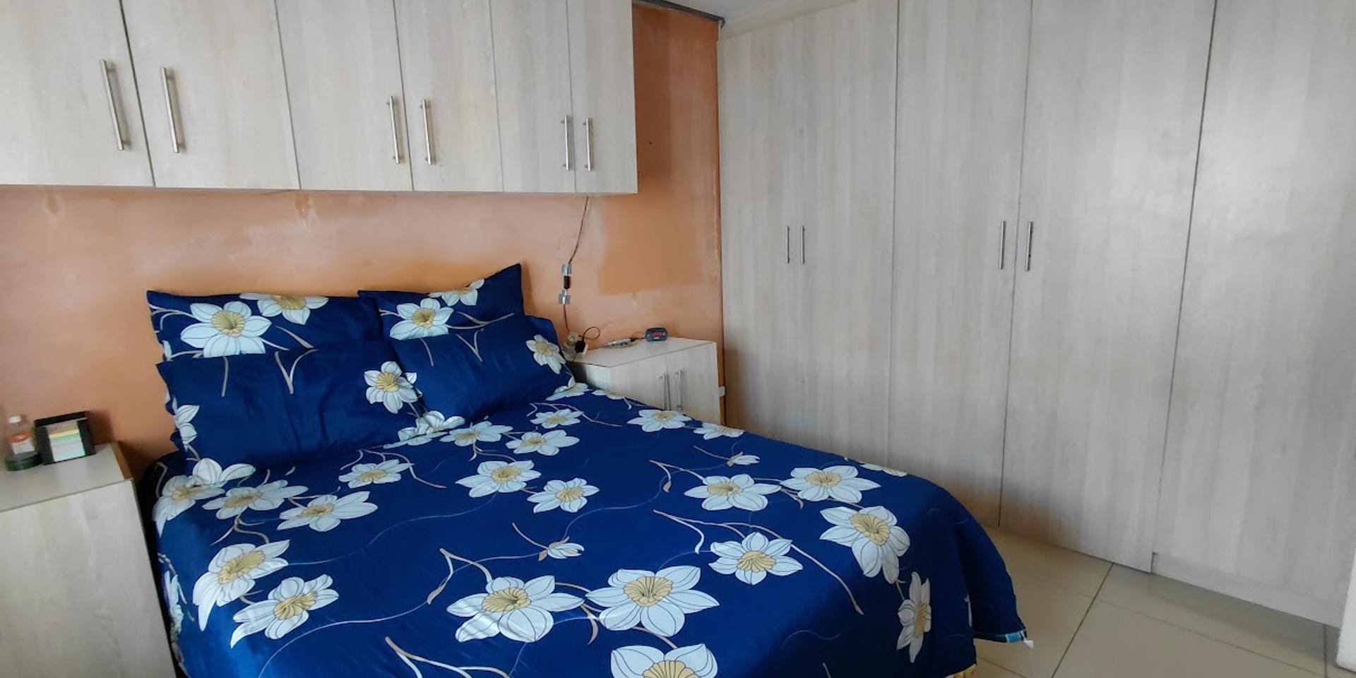 Image 4 of 6