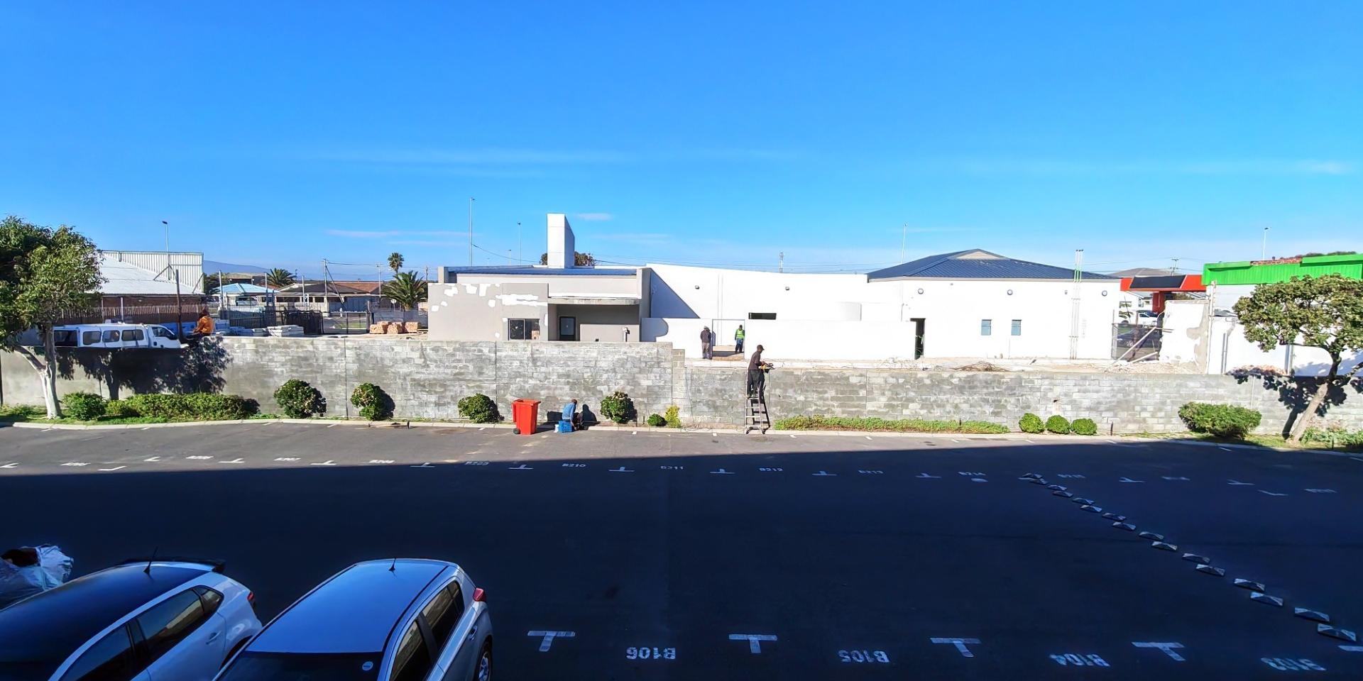 Image 4 of 6