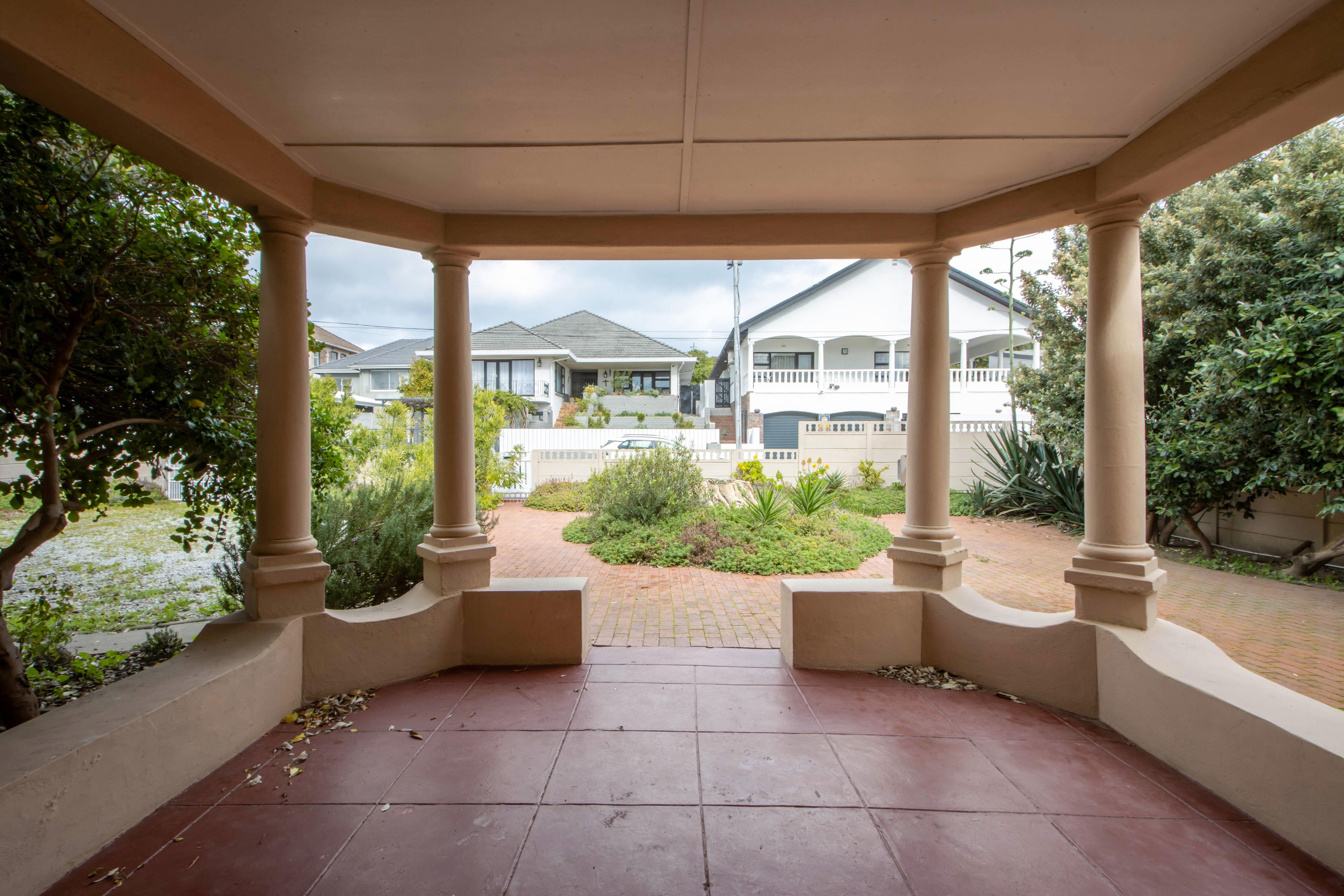 Image 4 of 6