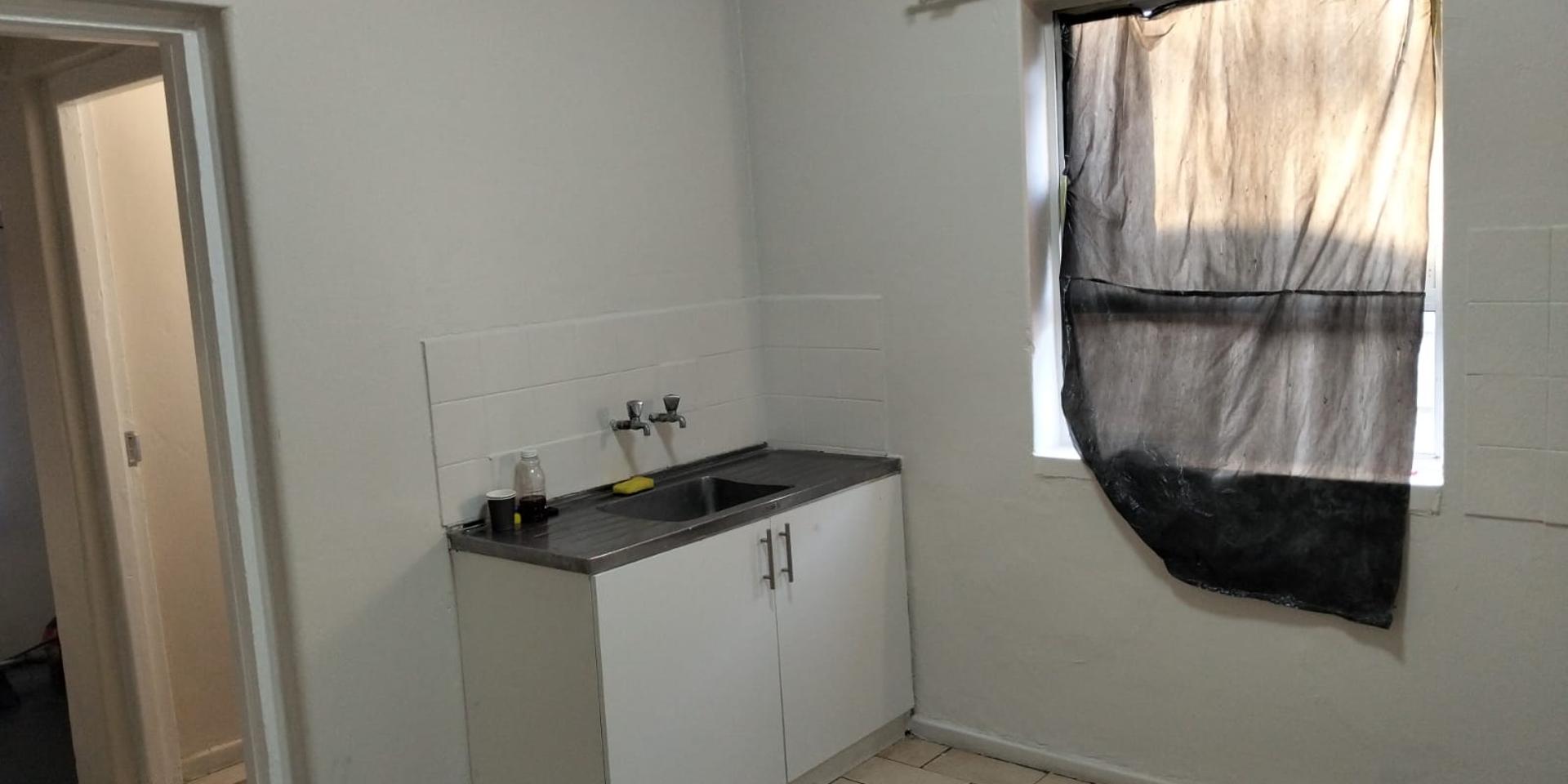 Image 2 of 6
