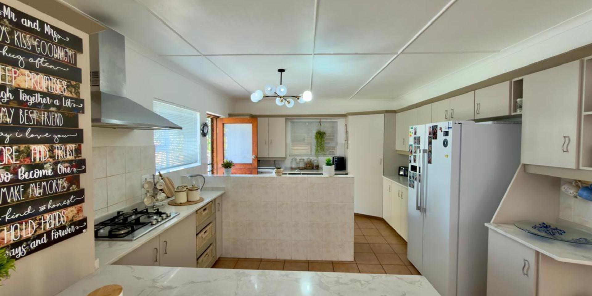Image 4 of 6