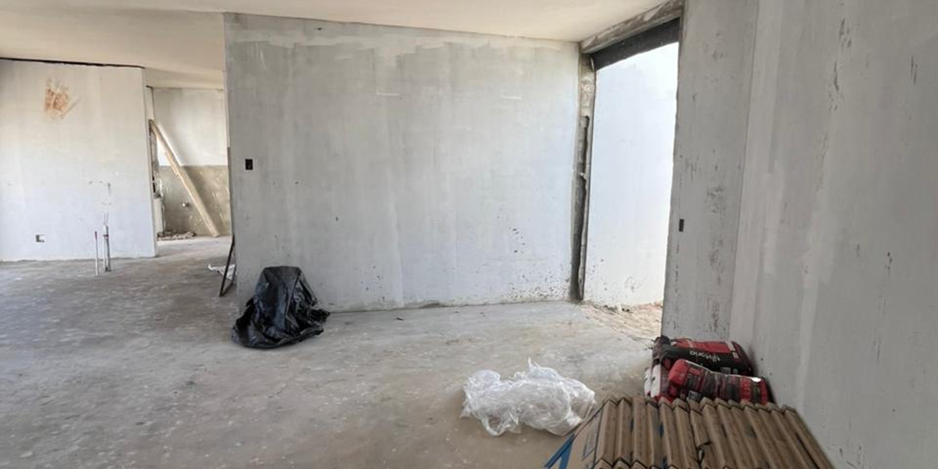 Image 3 of 6
