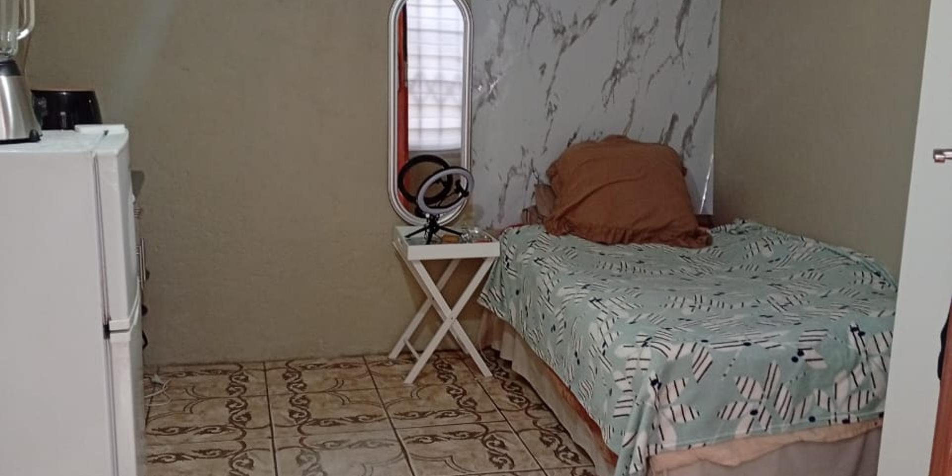 Image 2 of 6