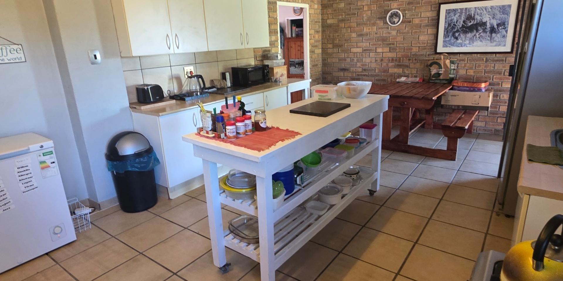 Image 4 of 6