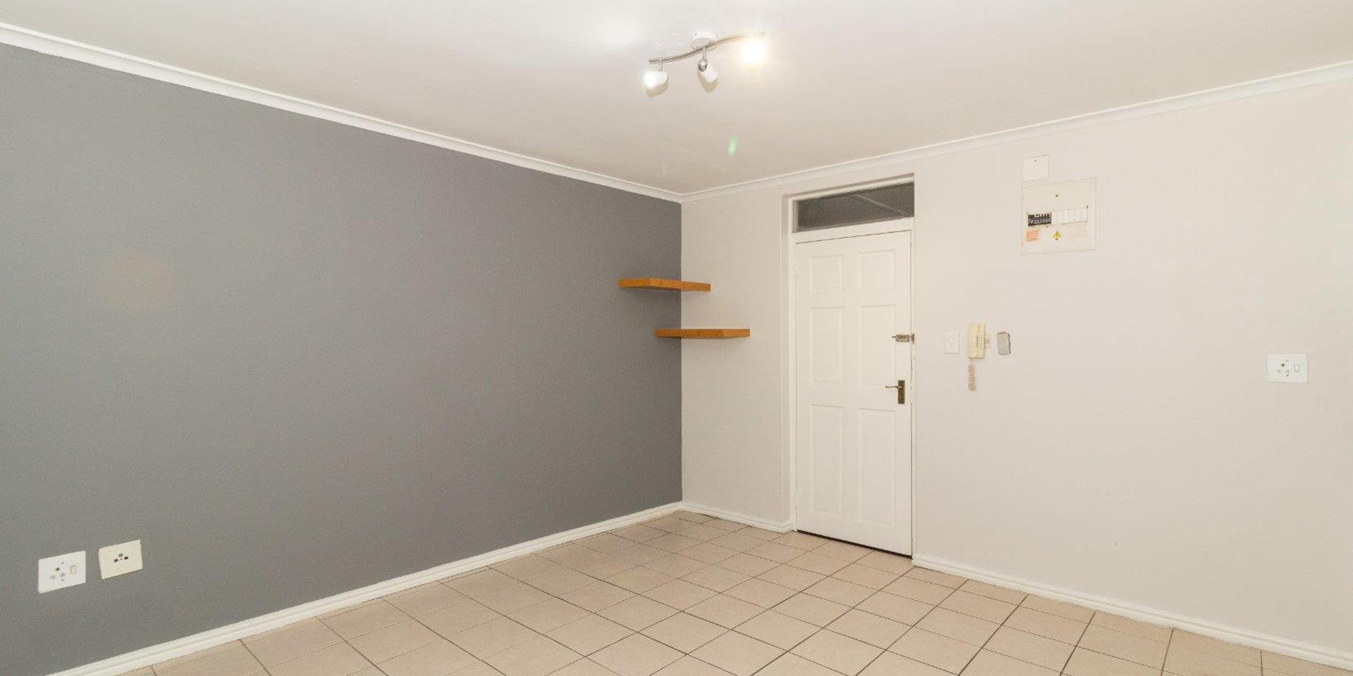 Image 2 of 6
