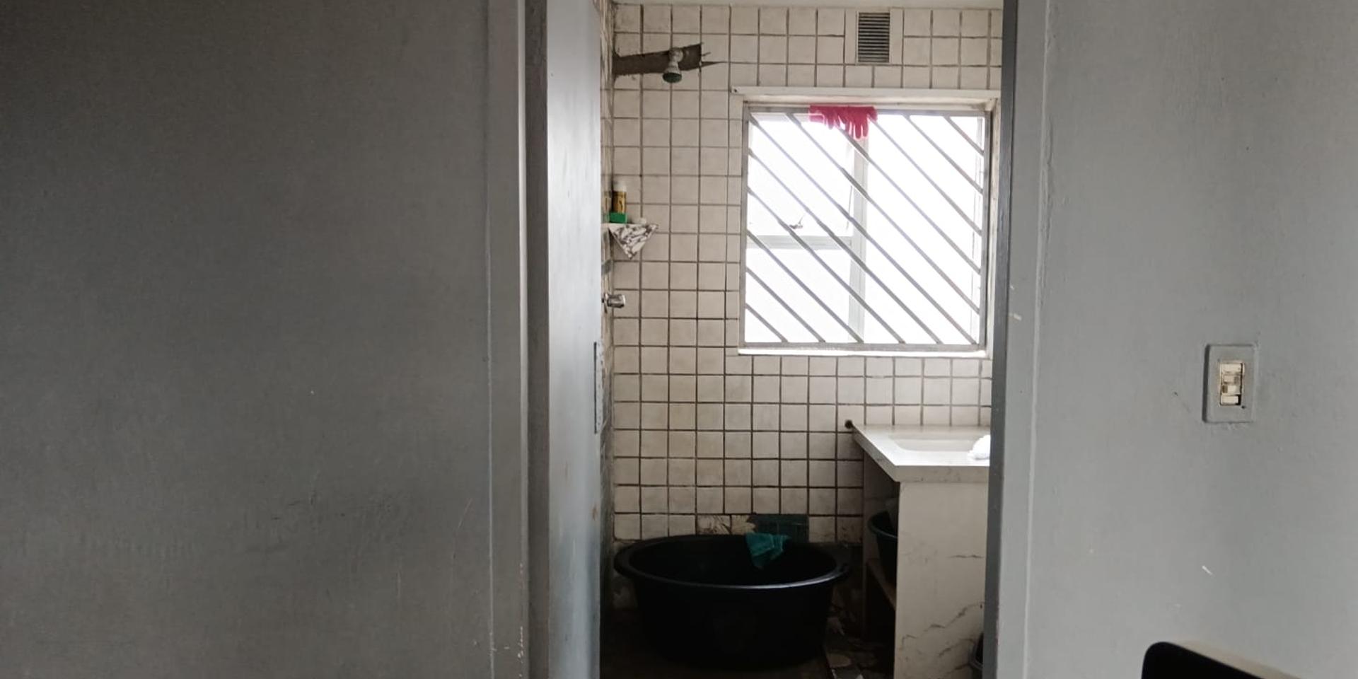 Image 2 of 6