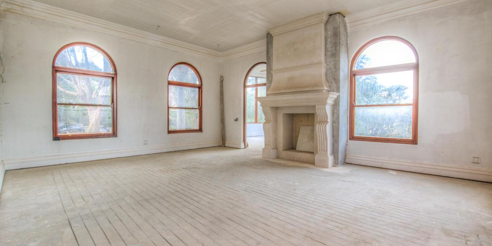 Image 4 of 6