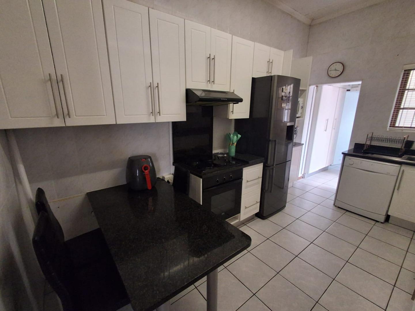 Image 3 of 6