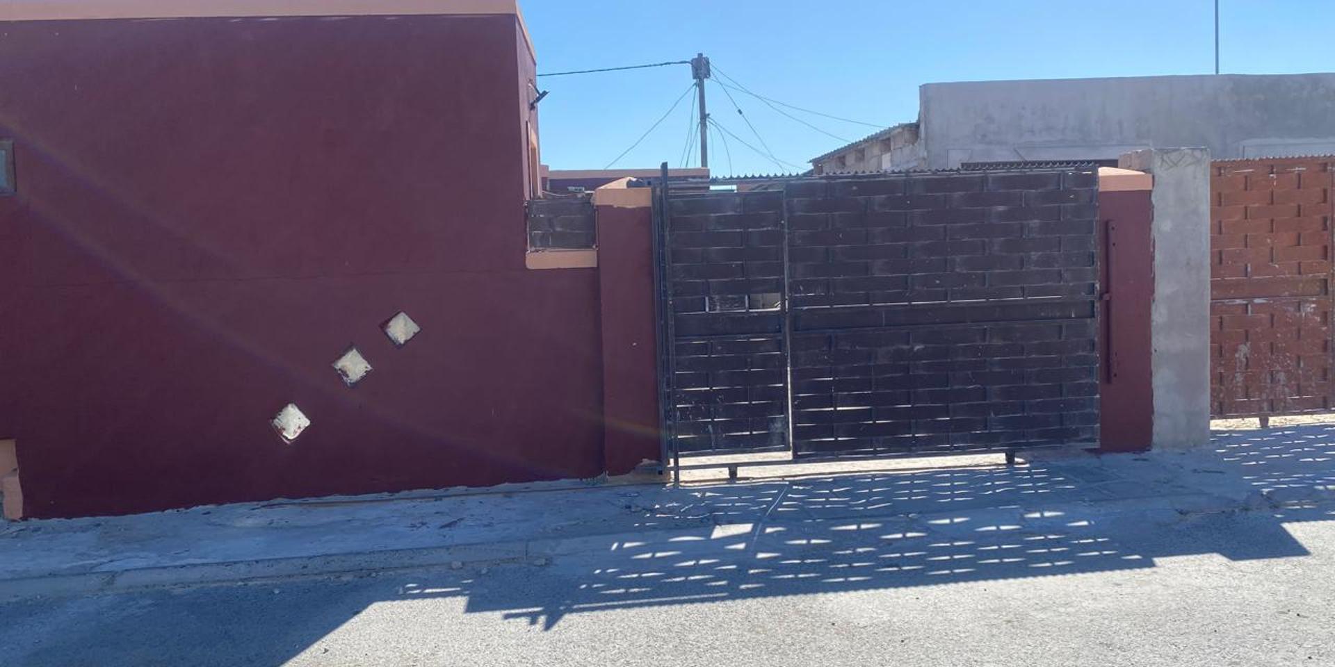 Image 1 of 6