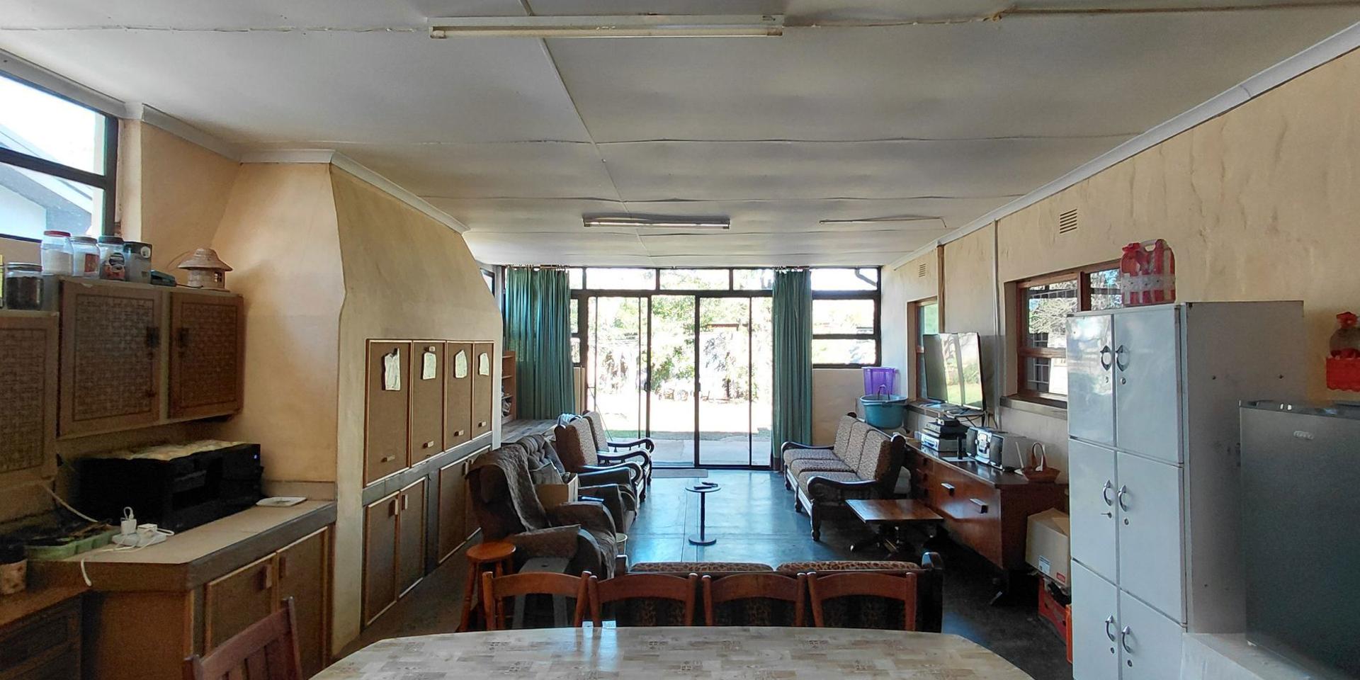 Image 2 of 6