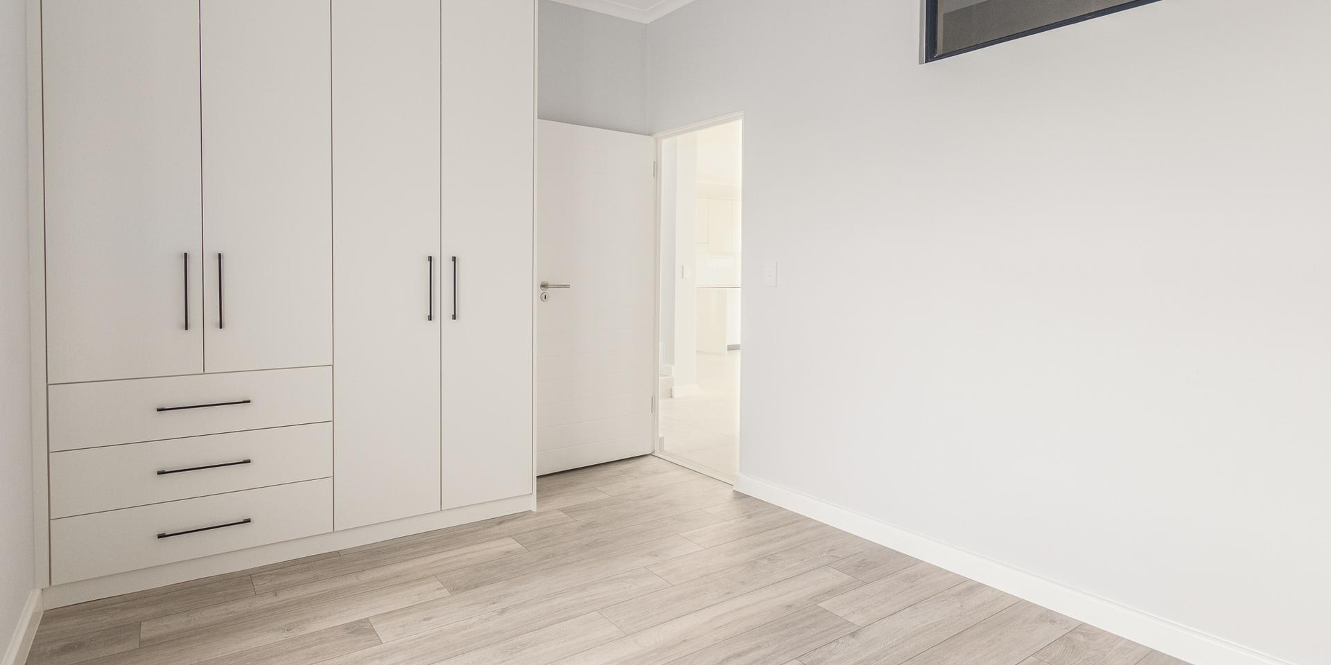 Image 2 of 6