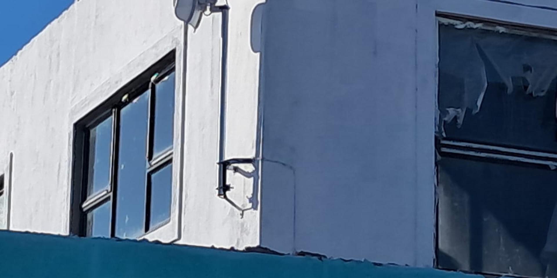 Image 2 of 6