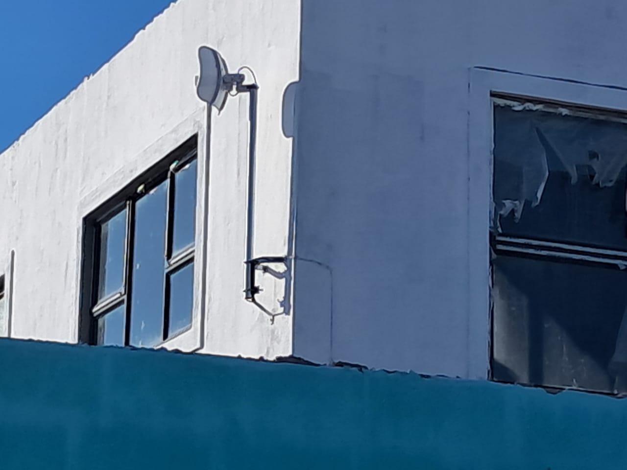 Image 2 of 6