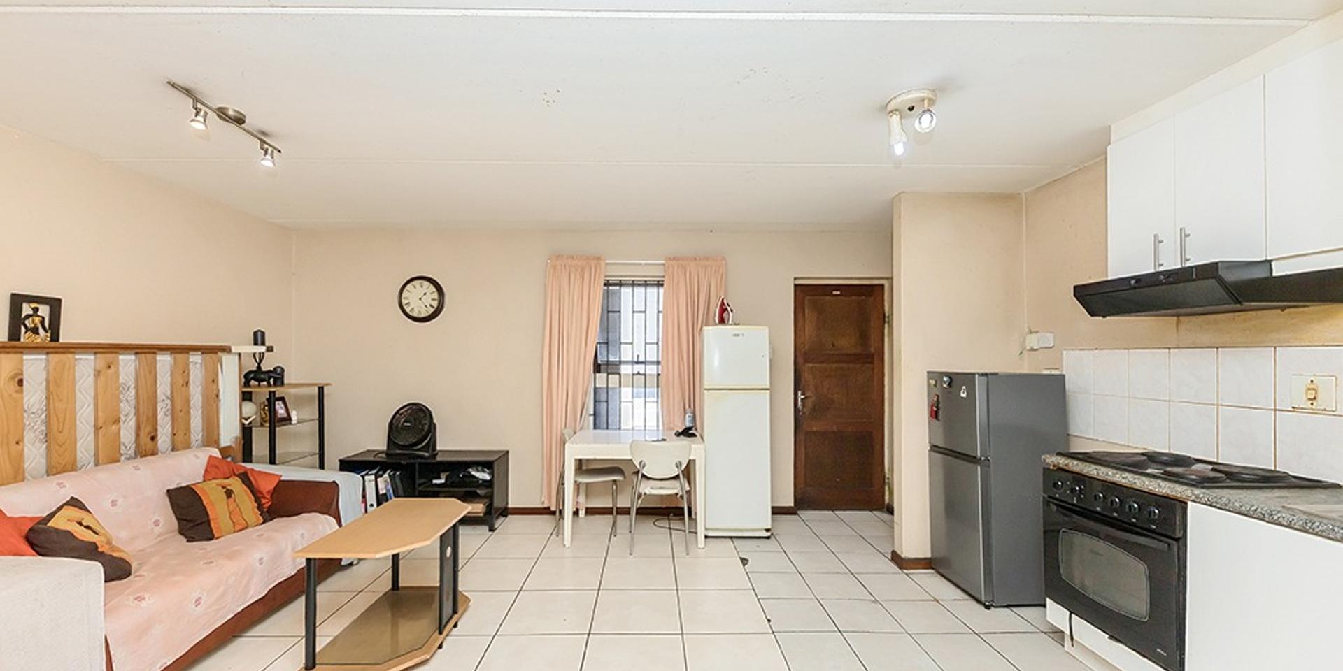 Image 4 of 6