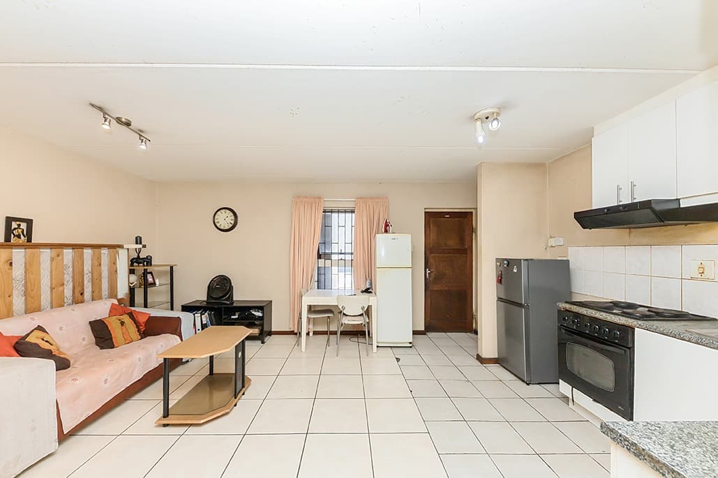 Image 4 of 6