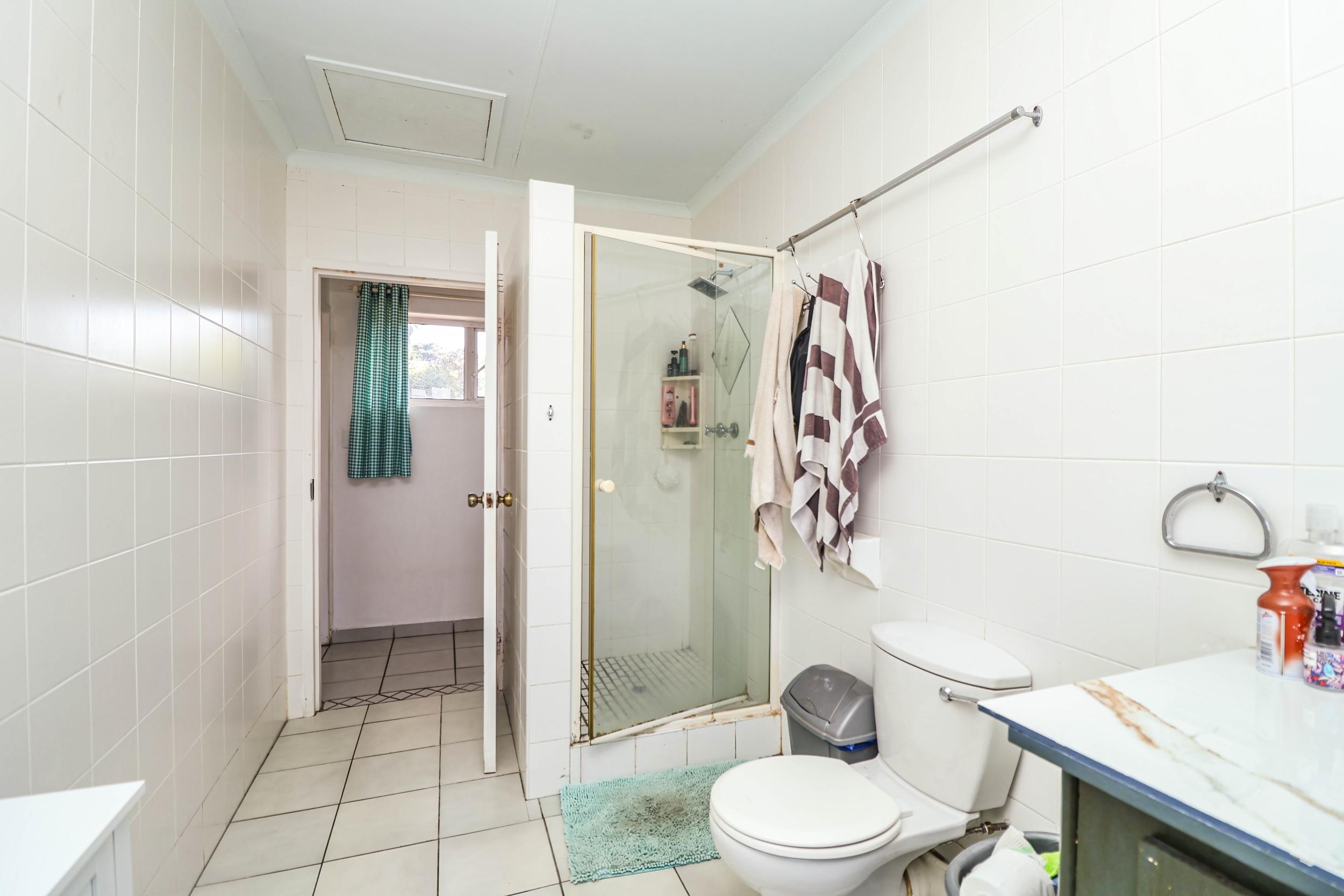 Image 2 of 6
