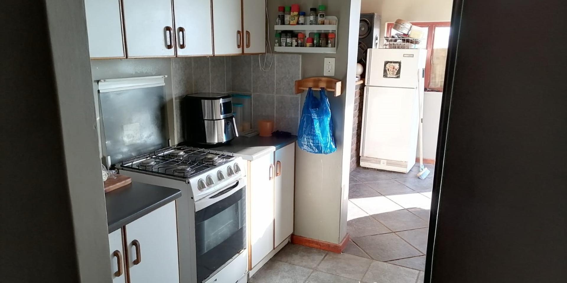 Image 4 of 6