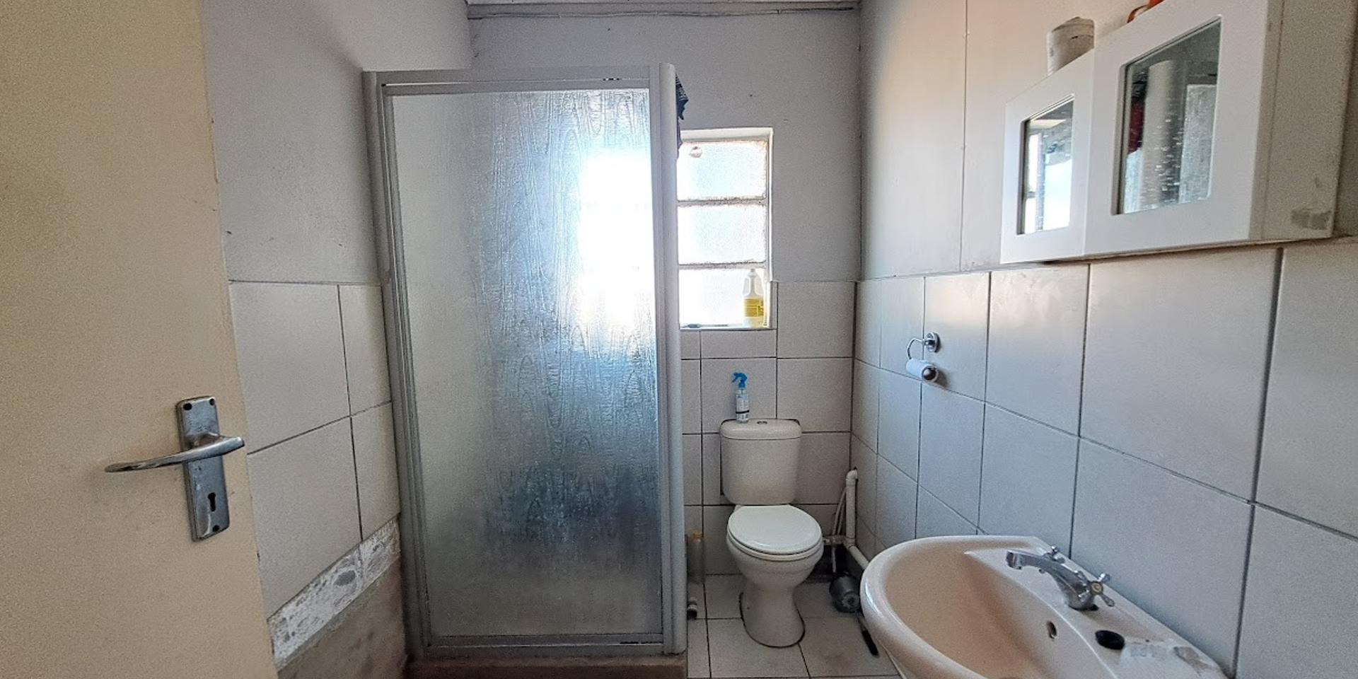 Image 1 of 6