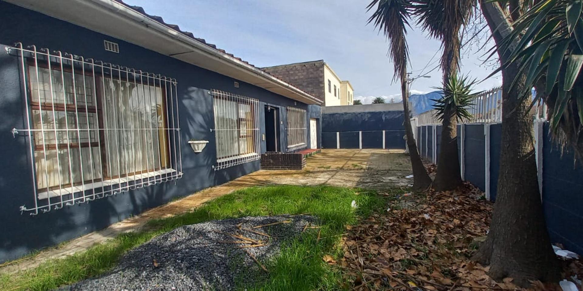Image 4 of 6