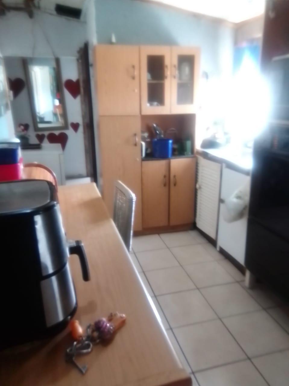 Image 2 of 6