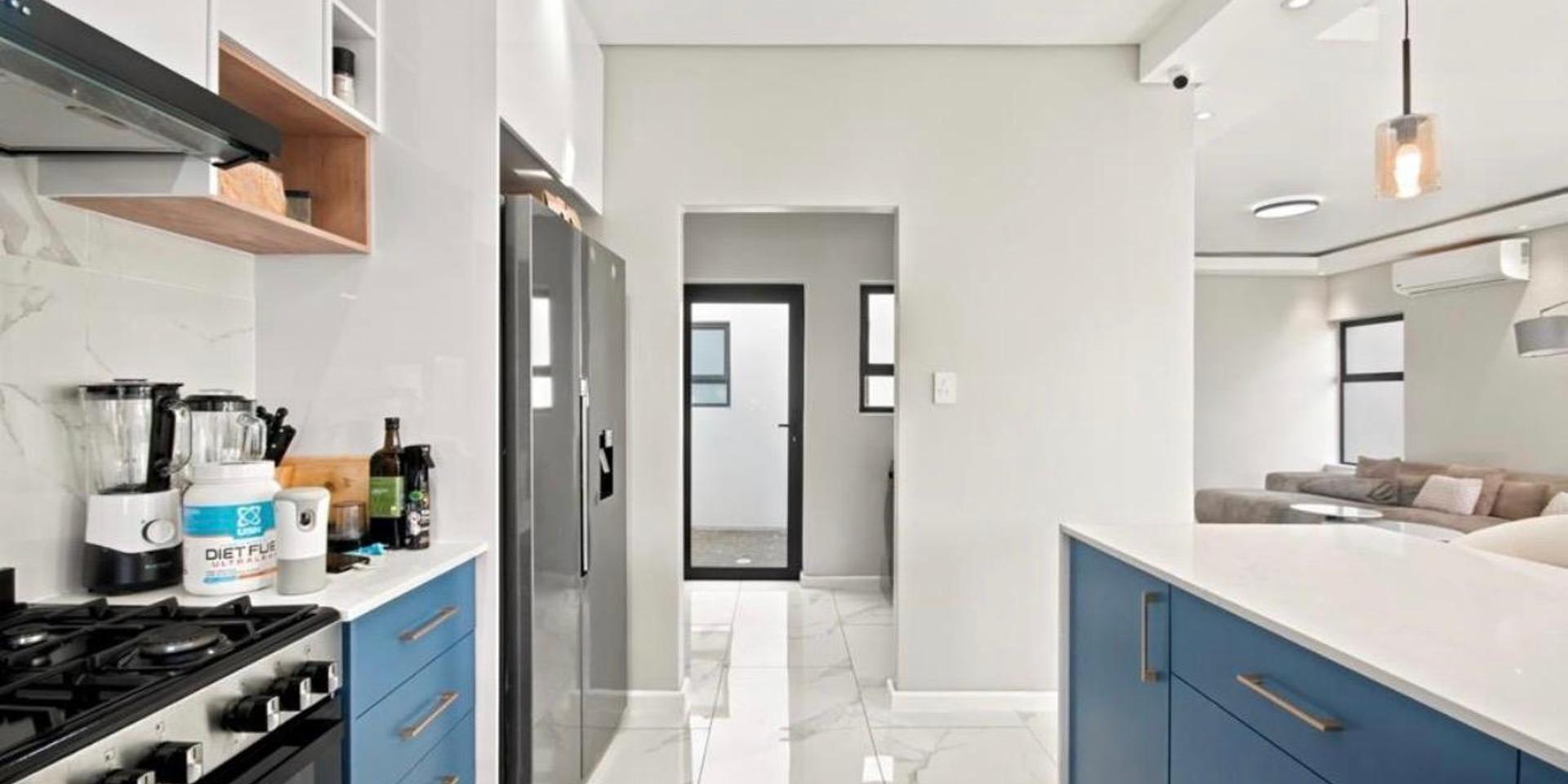 Image 4 of 6