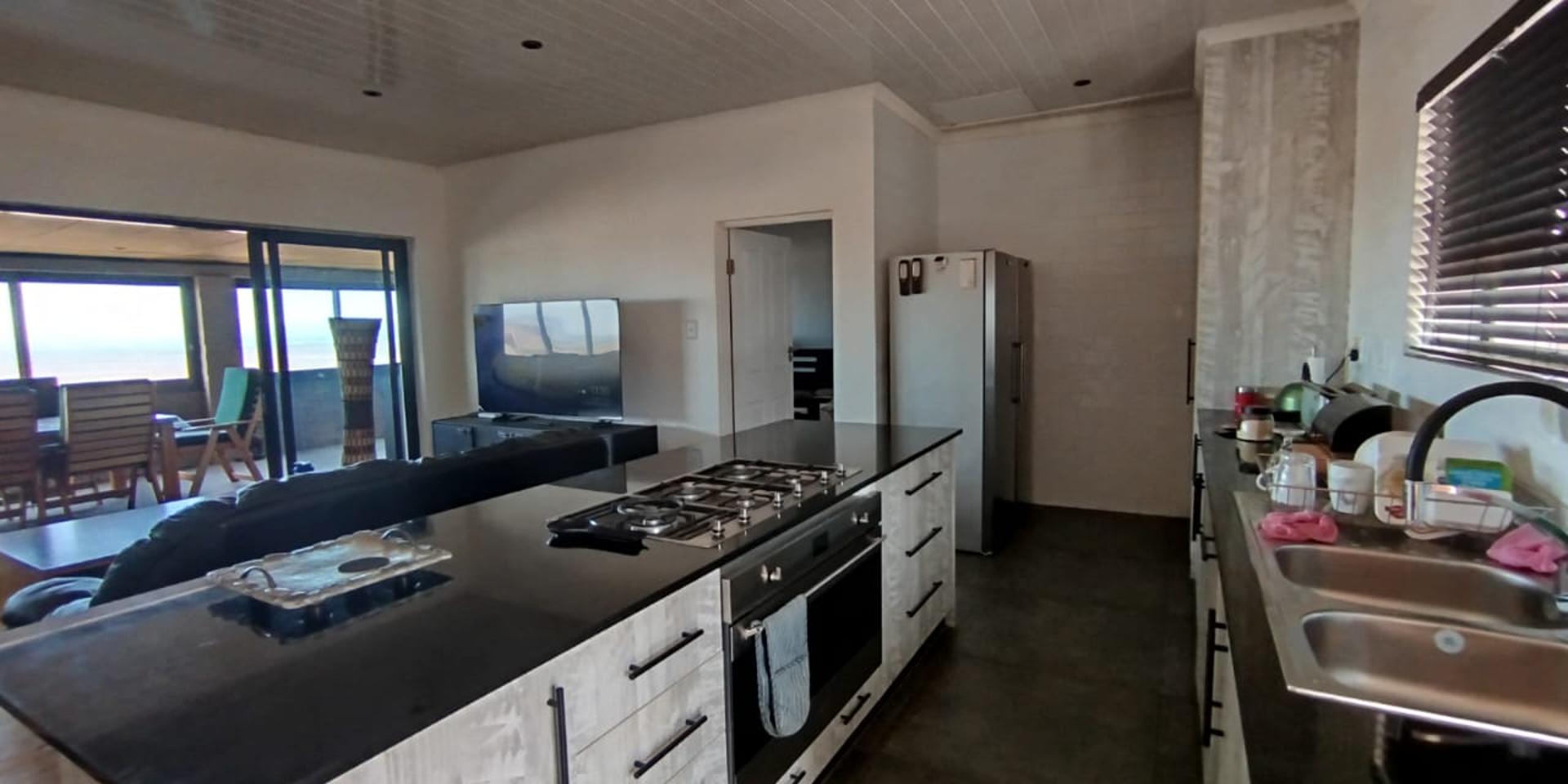 Image 4 of 6