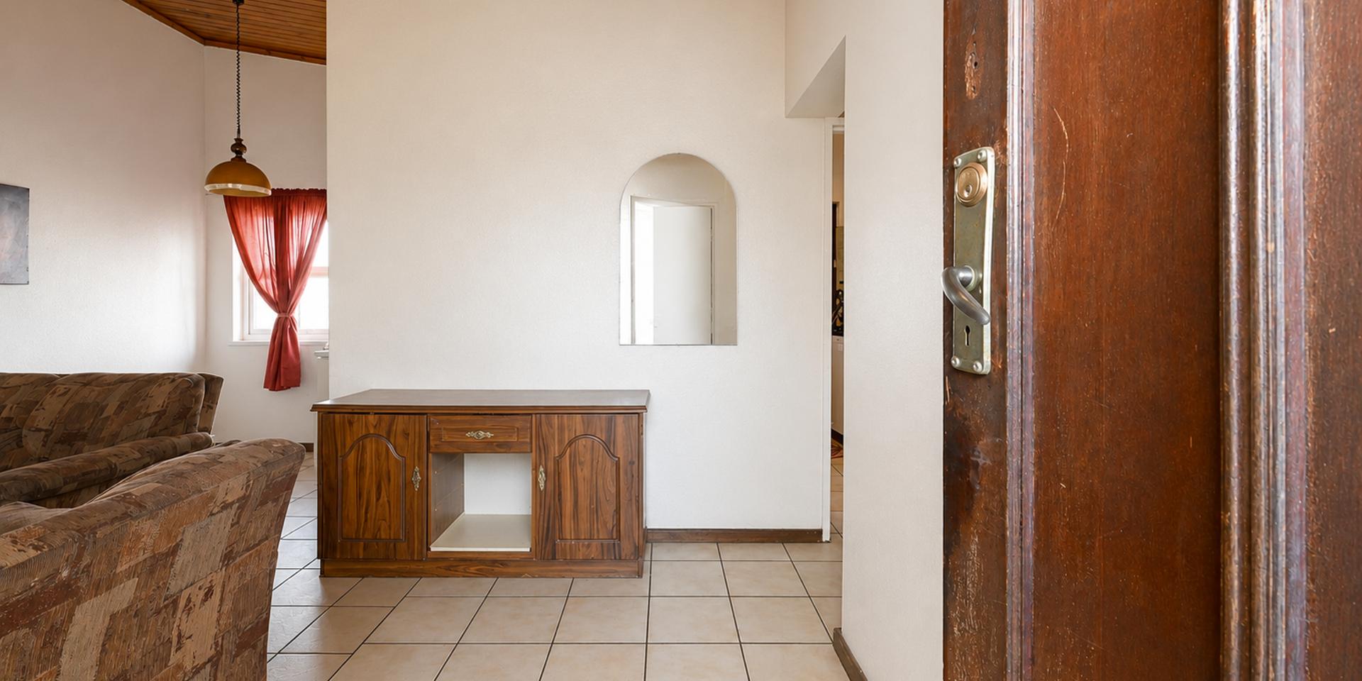 Image 4 of 6