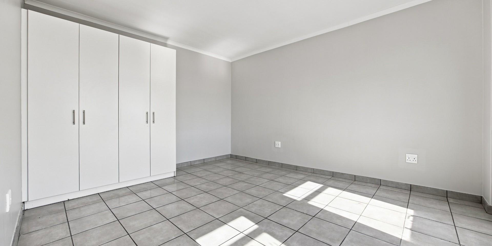 Image 4 of 6