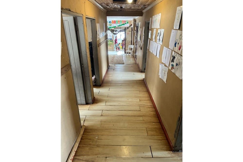 Image 4 of 6
