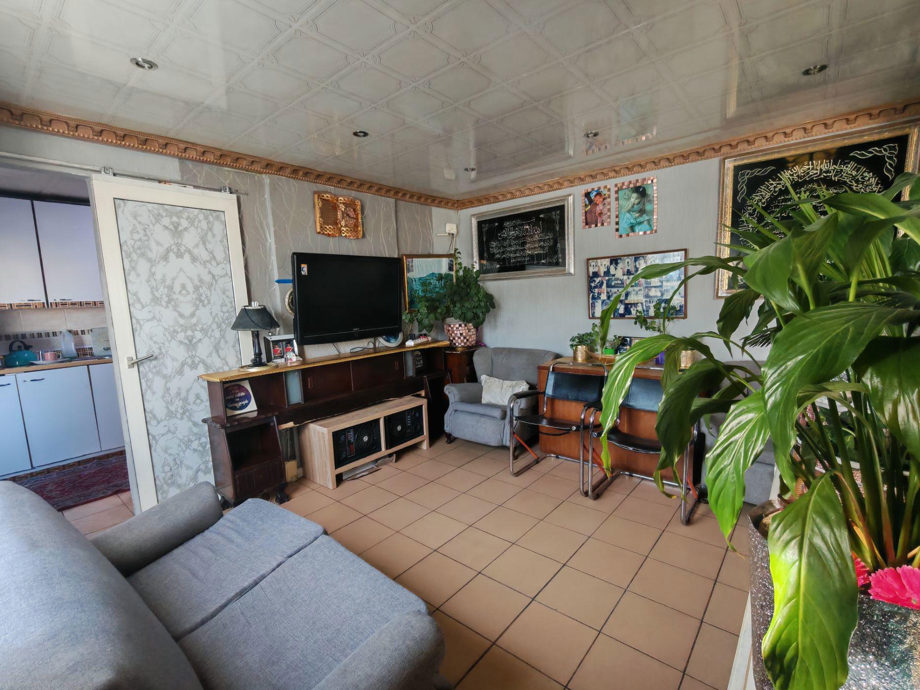Image 3 of 6