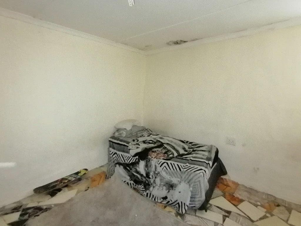 Image 4 of 6